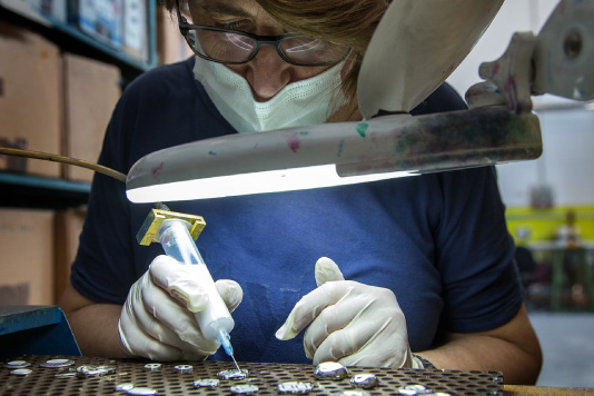 Adjusting colours for enamelling